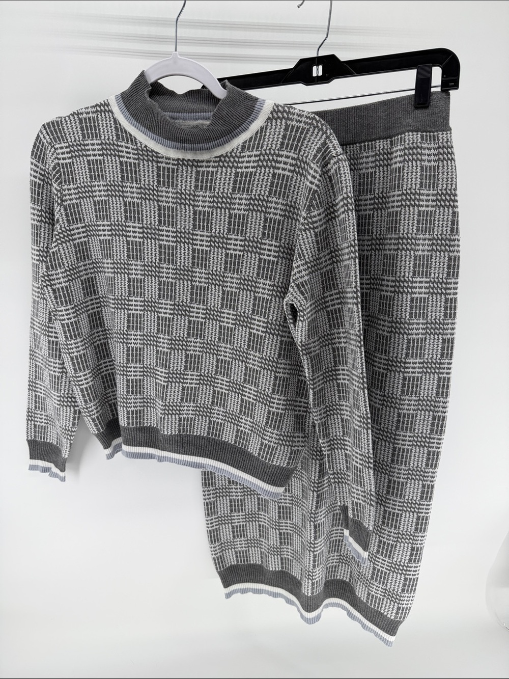 Women’s 2 piece skirt SHEIN Gray and White Turtleneck Knit Sweater Set